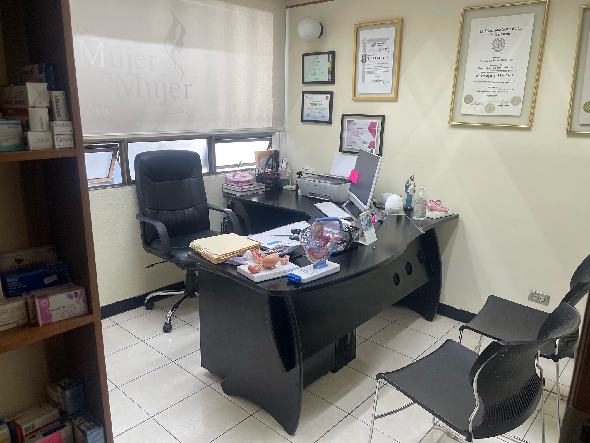 Dra. Esmeralda Molina Ginecóloga y Obstetra en Guatemala Especialista en Pérdida de Peso y Salud Femenina Ginecólogos en Guatemala Guia Medica