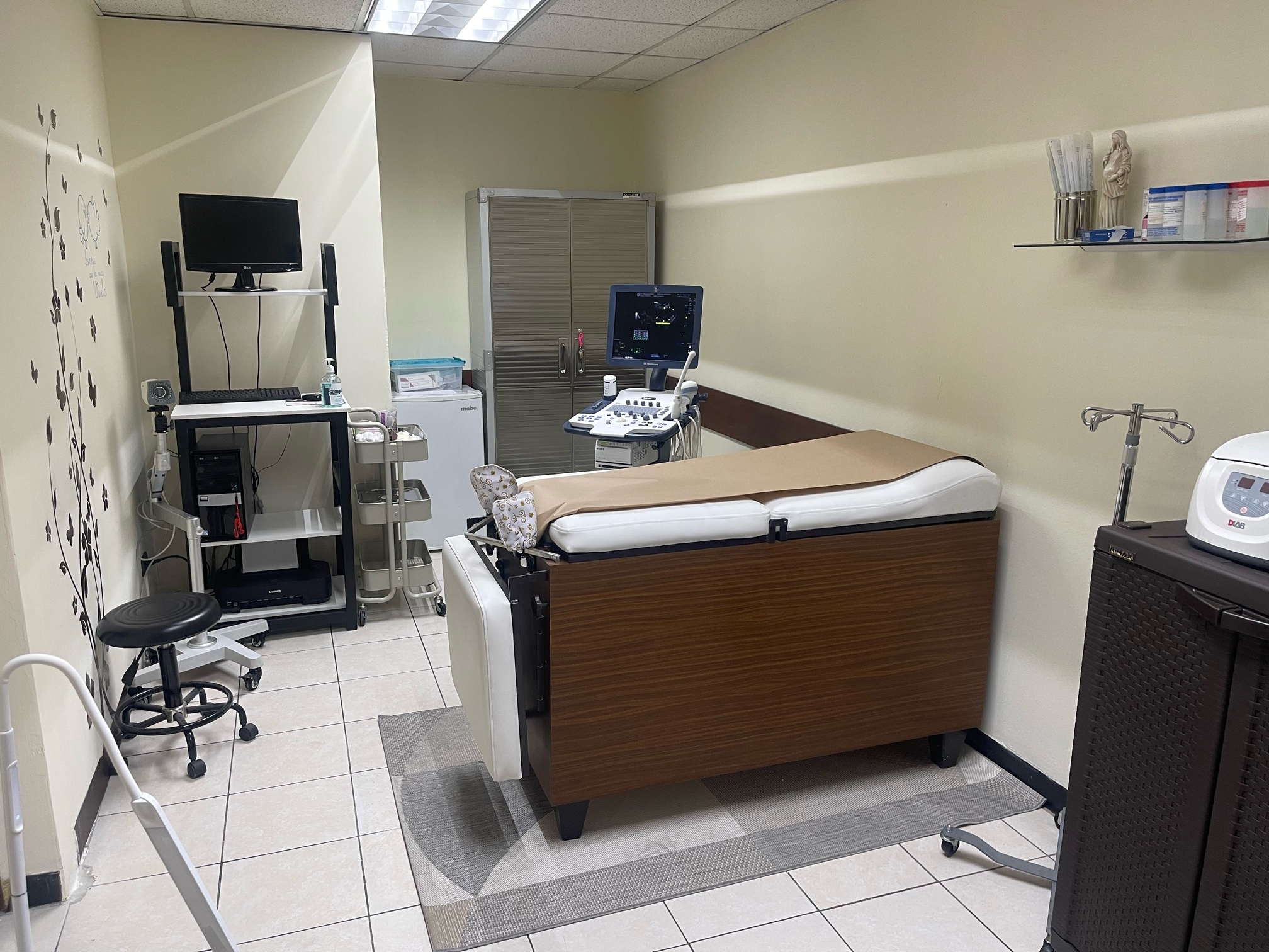 Dra. Esmeralda Molina Ginecóloga y Obstetra en Guatemala Especialista en Pérdida de Peso y Salud Femenina Ginecólogos en Guatemala Guia Medica